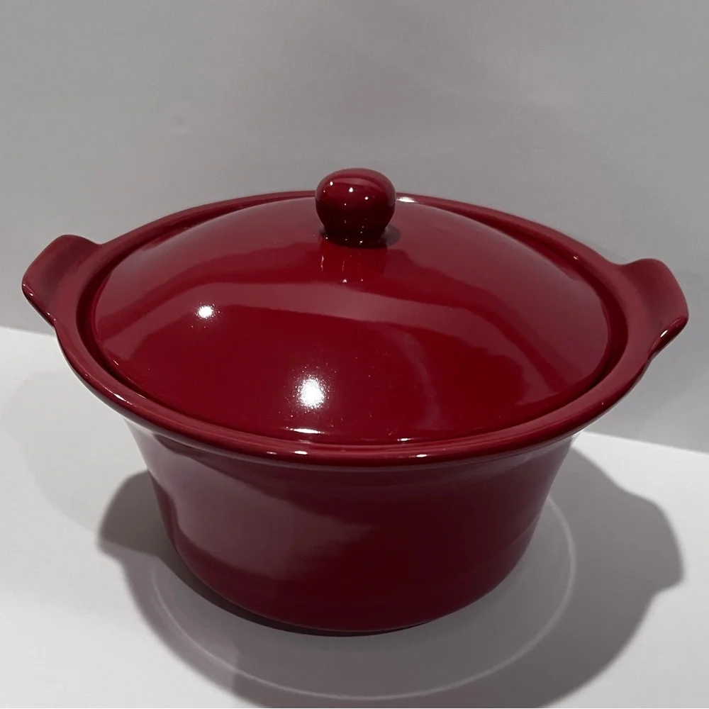 Red Ceramic Round Casserole Dish or Pot with Lid